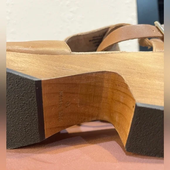 Free People Cedar Leather Buckle Platform Clogs
Tan New Without Box SZ 10 - Picture 14 of 14